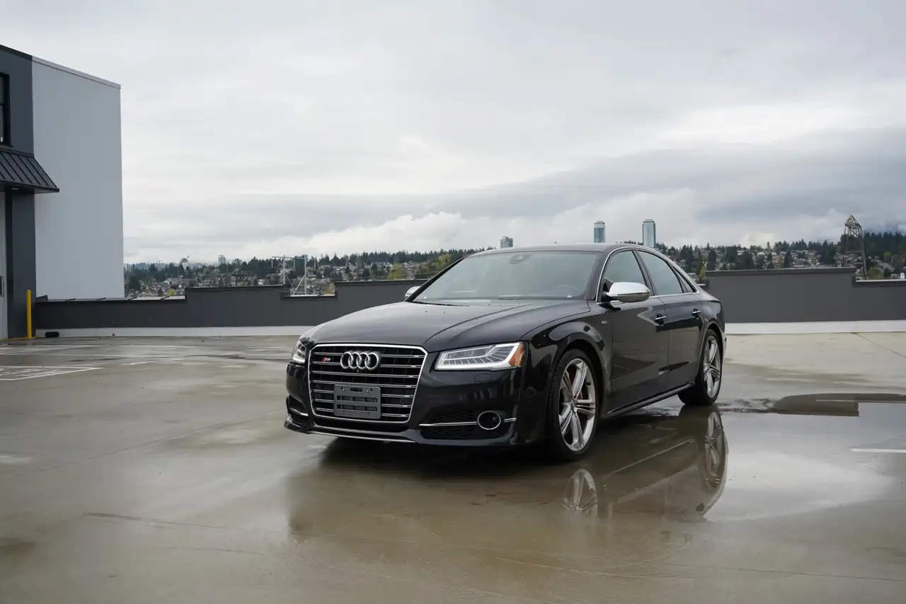 Audi S8 снимка Audi S8