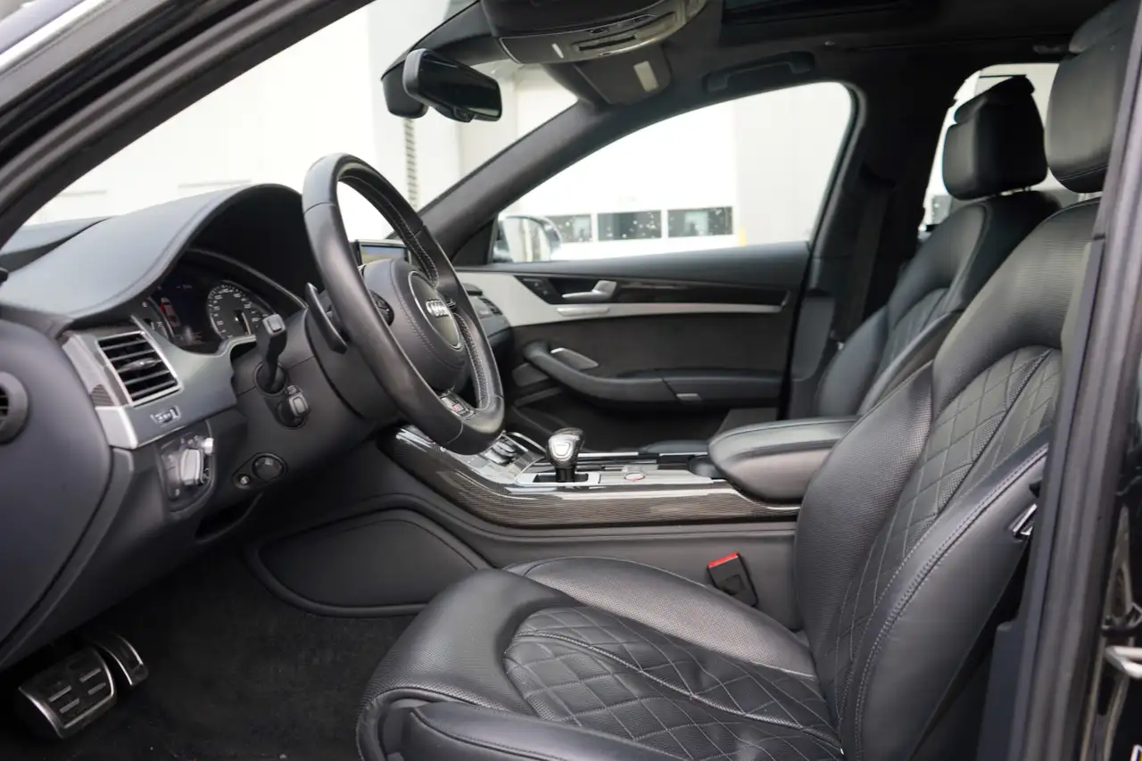 Audi S8 снимка Audi S8