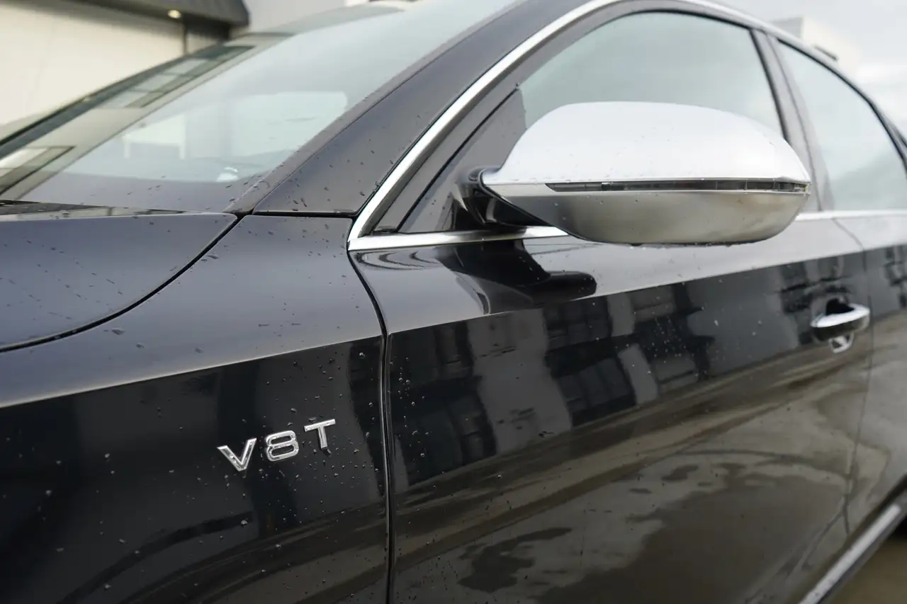 Audi S8 снимка Audi S8