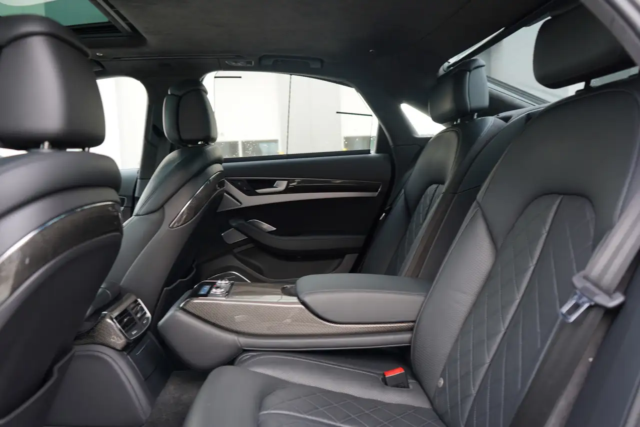 Audi S8 снимка Audi S8