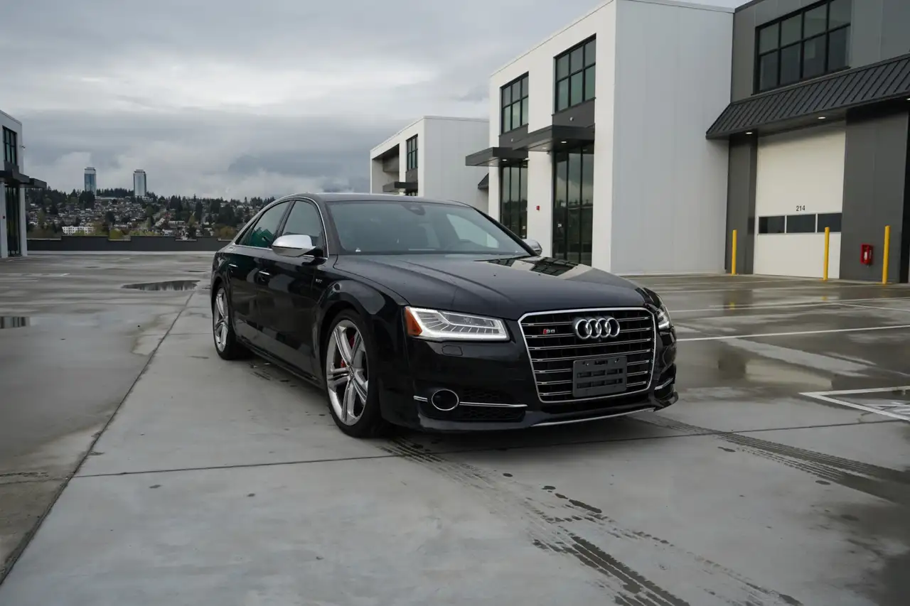 Audi S8 снимка Audi S8