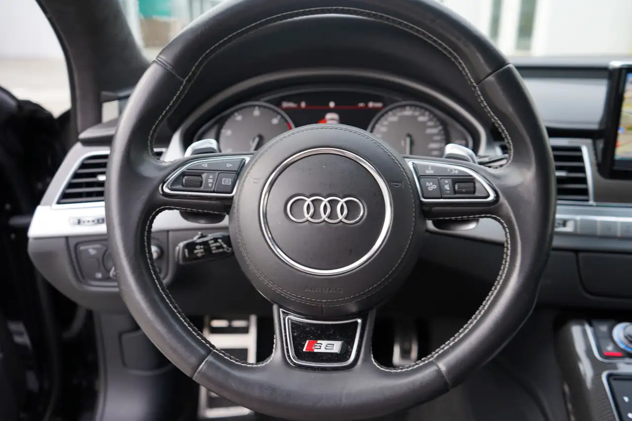 Audi S8 снимка Audi S8