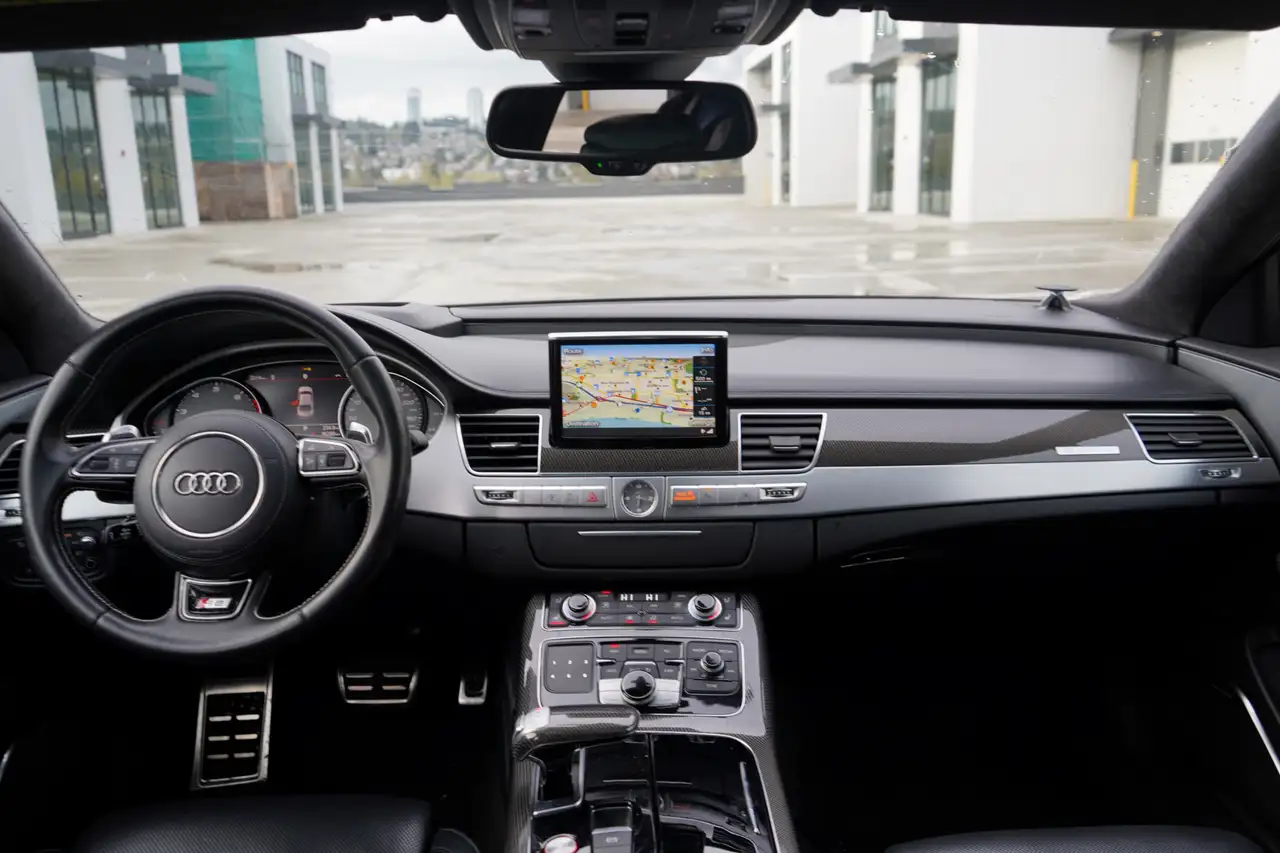 Audi S8 снимка Audi S8