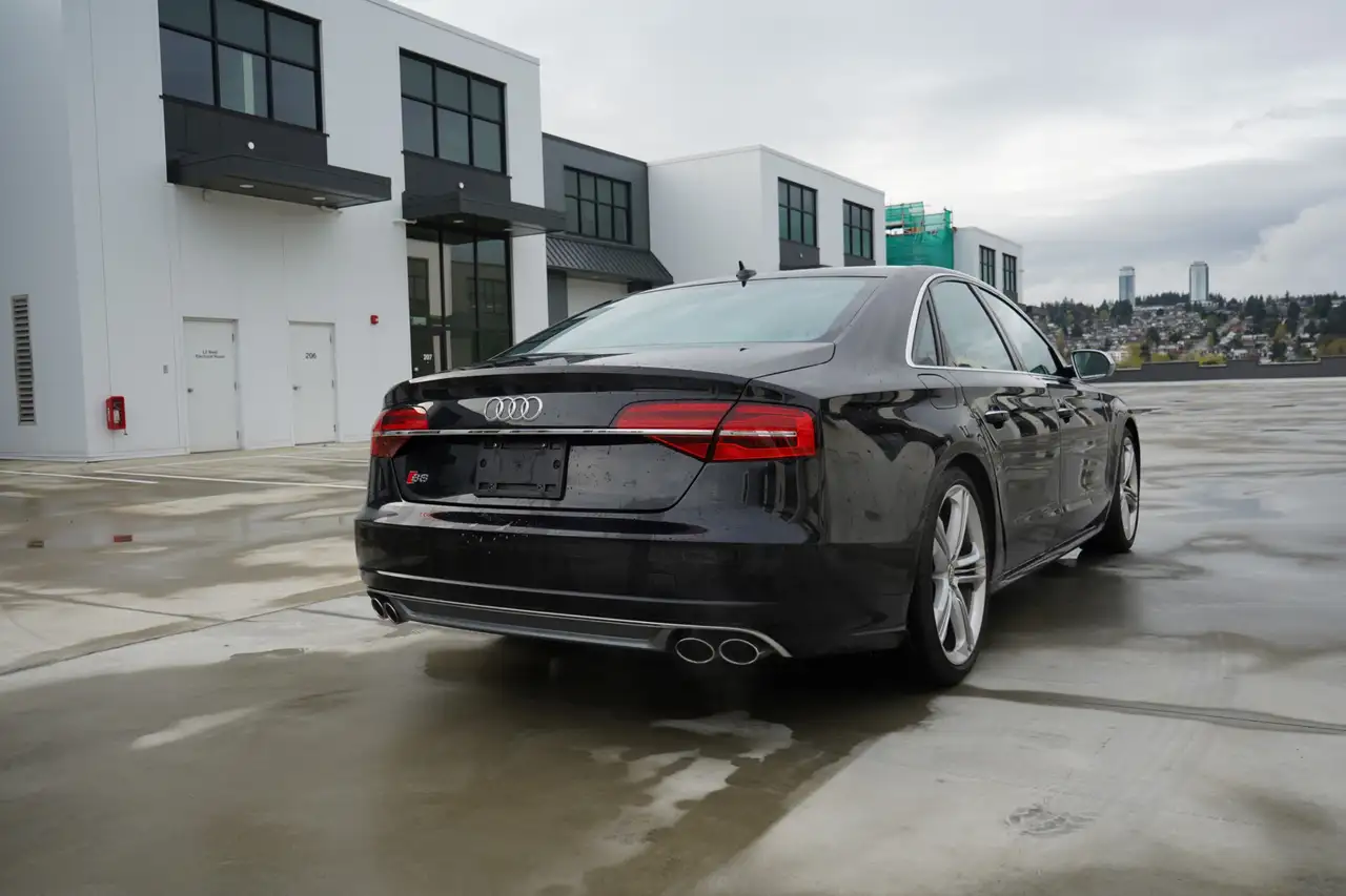 Audi S8 снимка Audi S8