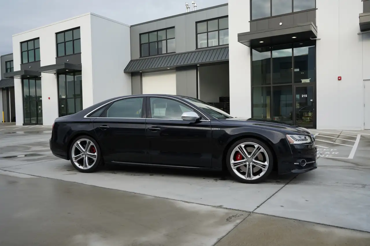 Audi S8 снимка Audi S8