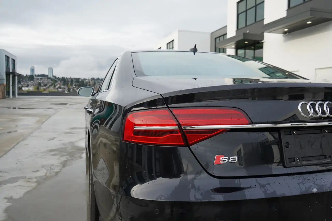 Audi S8 снимка Audi S8
