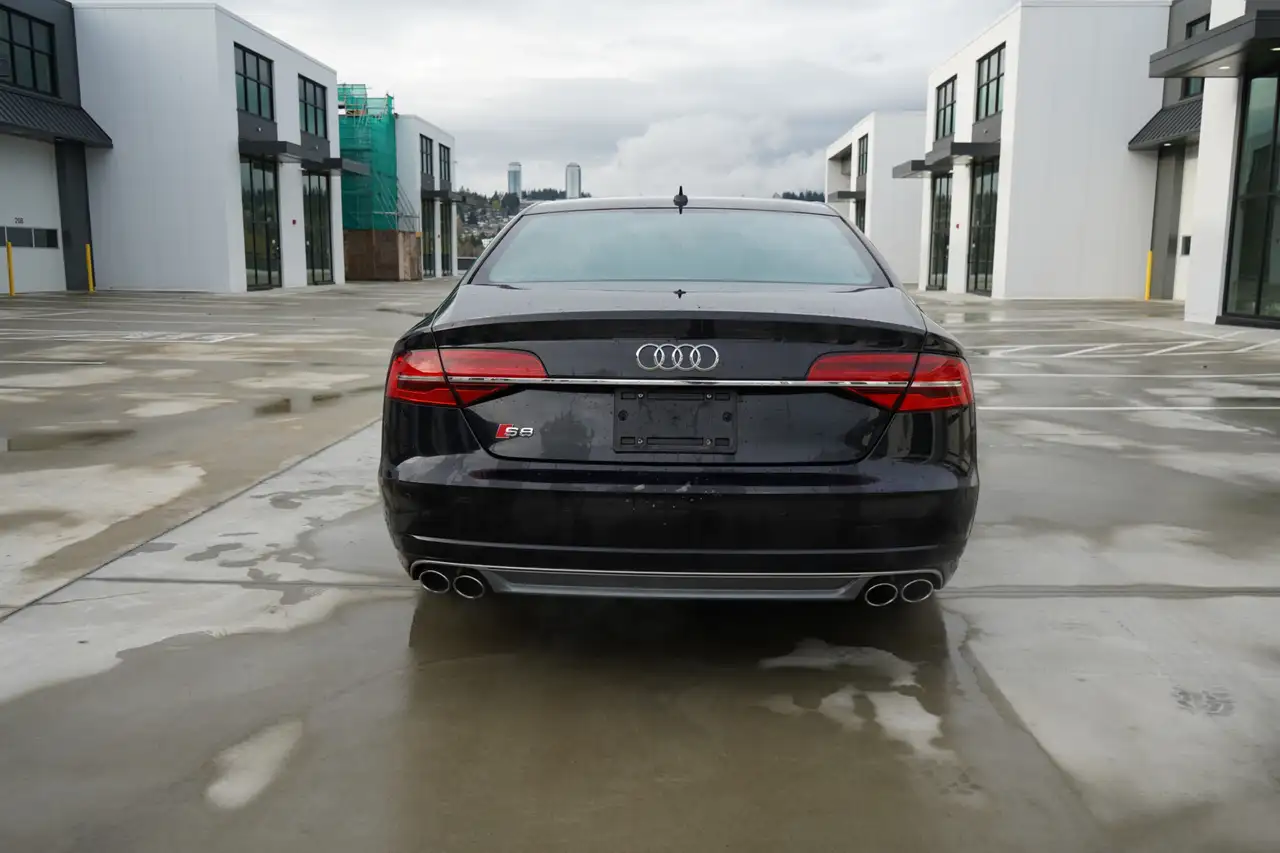 Audi S8 снимка Audi S8