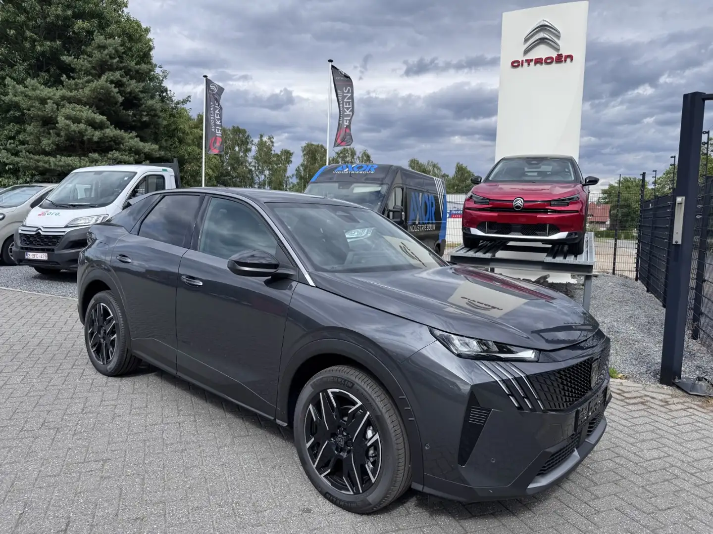 Peugeot 3008 Hybrid 136 Allure Grijs - 1