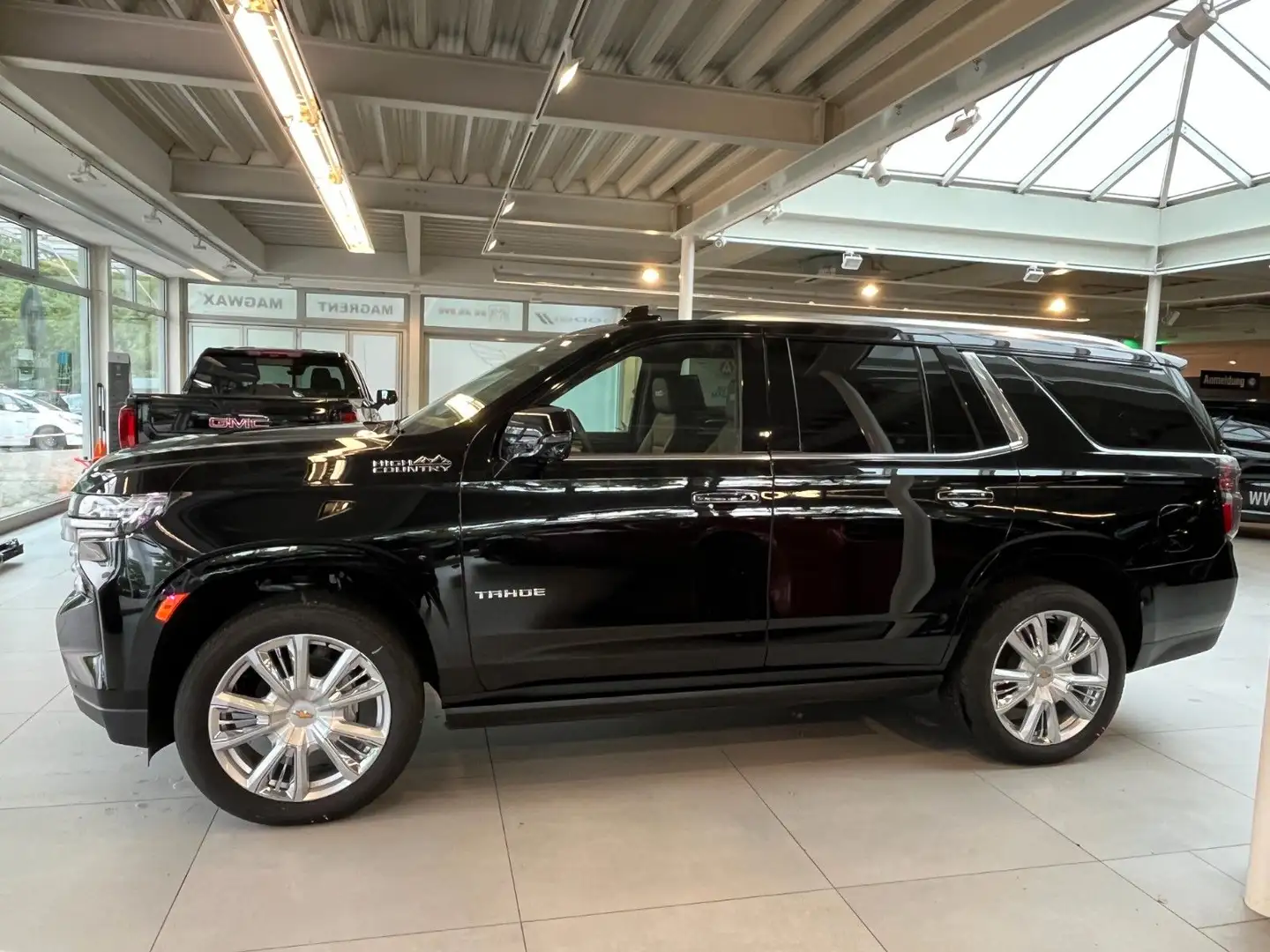 Chevrolet Tahoe High Country 6.2 crna - 2