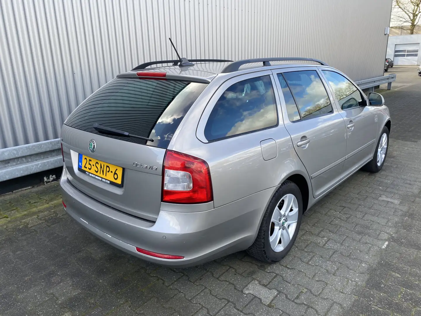 Skoda Octavia Combi 1.4 TSI Greentech Ambition Business Line 152 Beige - 2