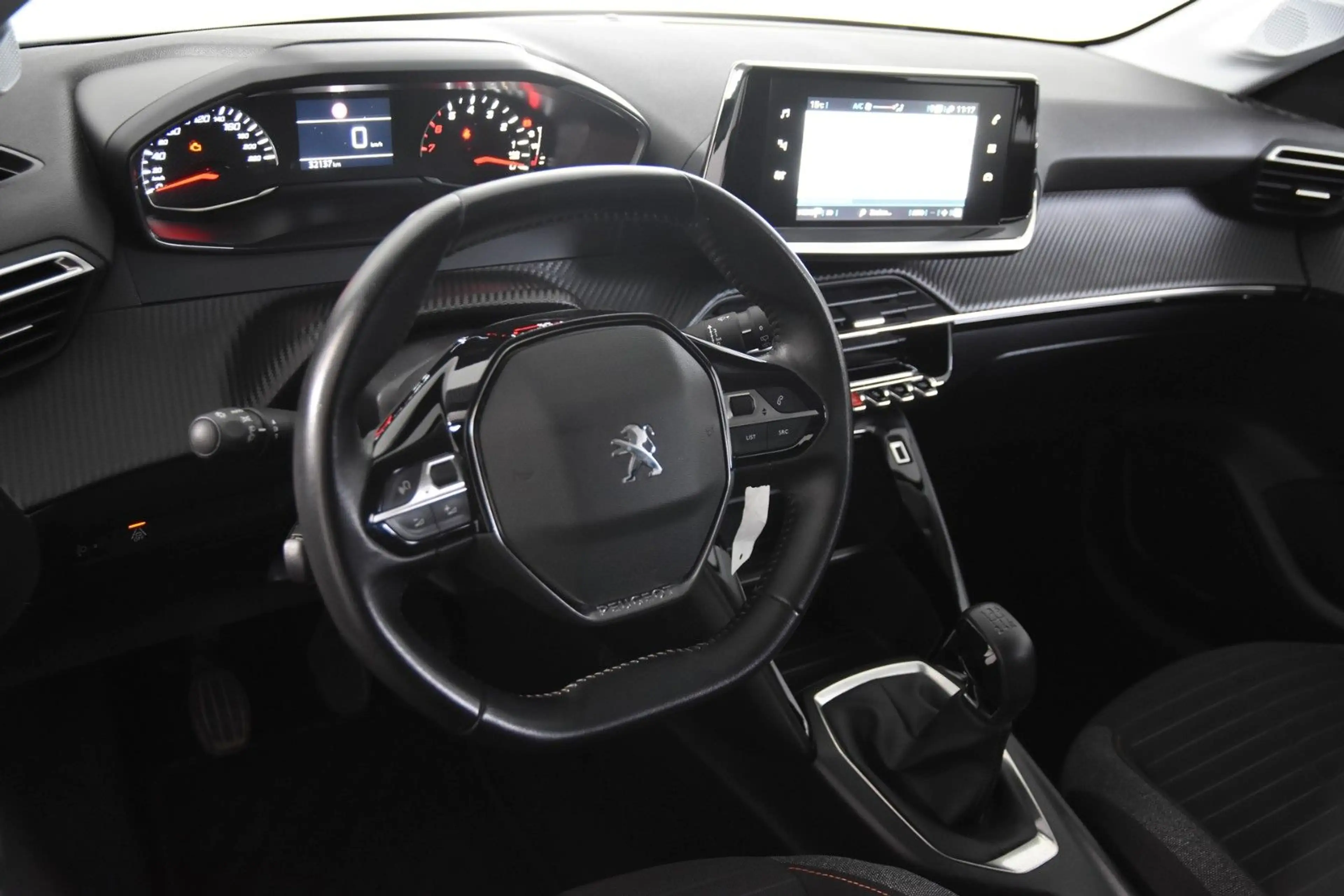Peugeot 208 Edition *1.Hand*Navi*Park ass.*Carplay* — photo 13