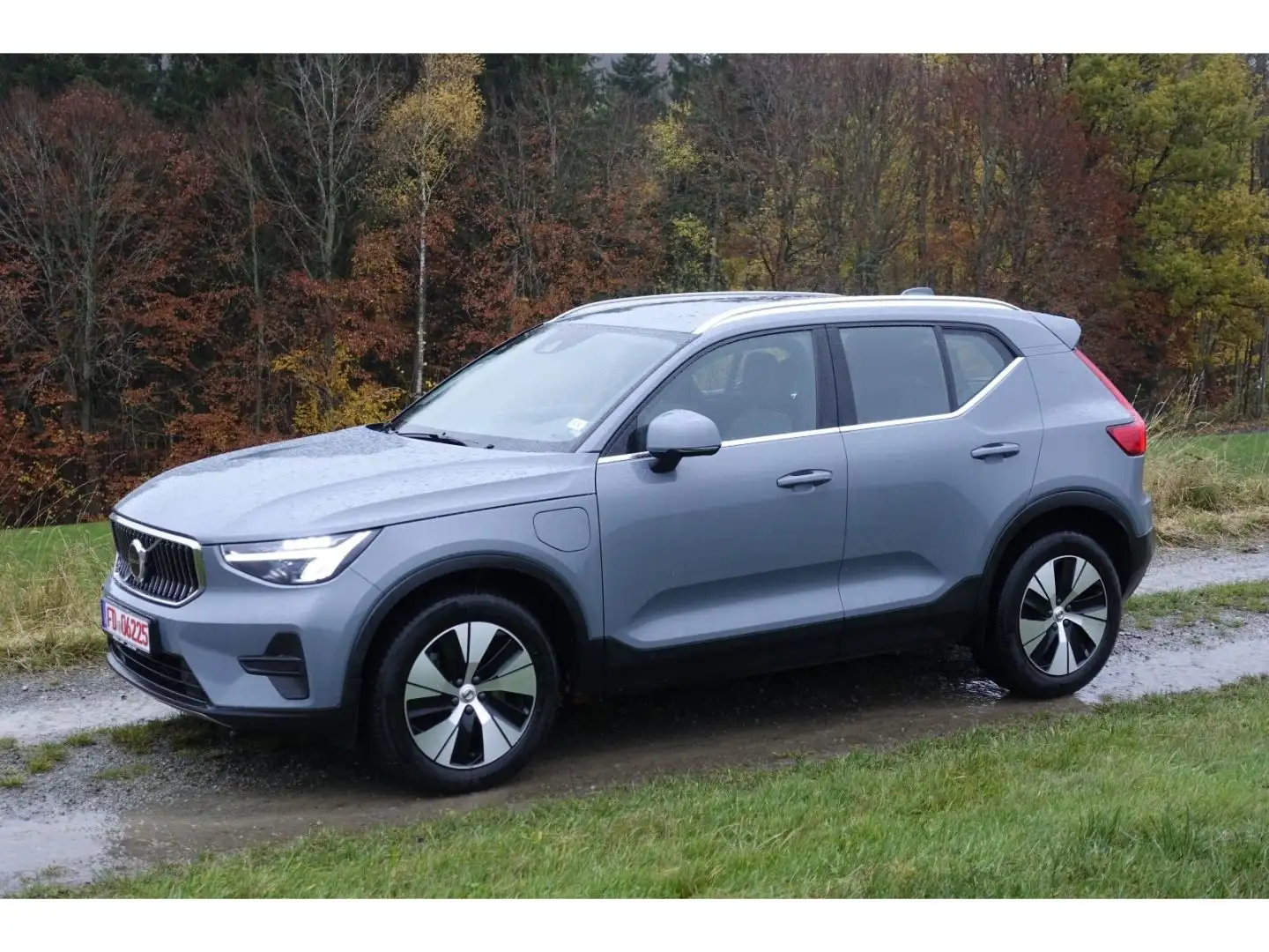 Volvo XC40 T4 Plus Bright Recharge Plug-In Hybrid 2WD Grau - 1