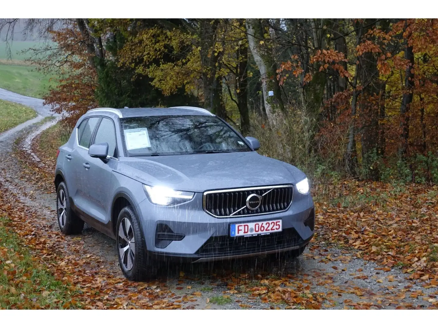Volvo XC40 T4 Plus Bright Recharge Plug-In Hybrid 2WD Grau - 2