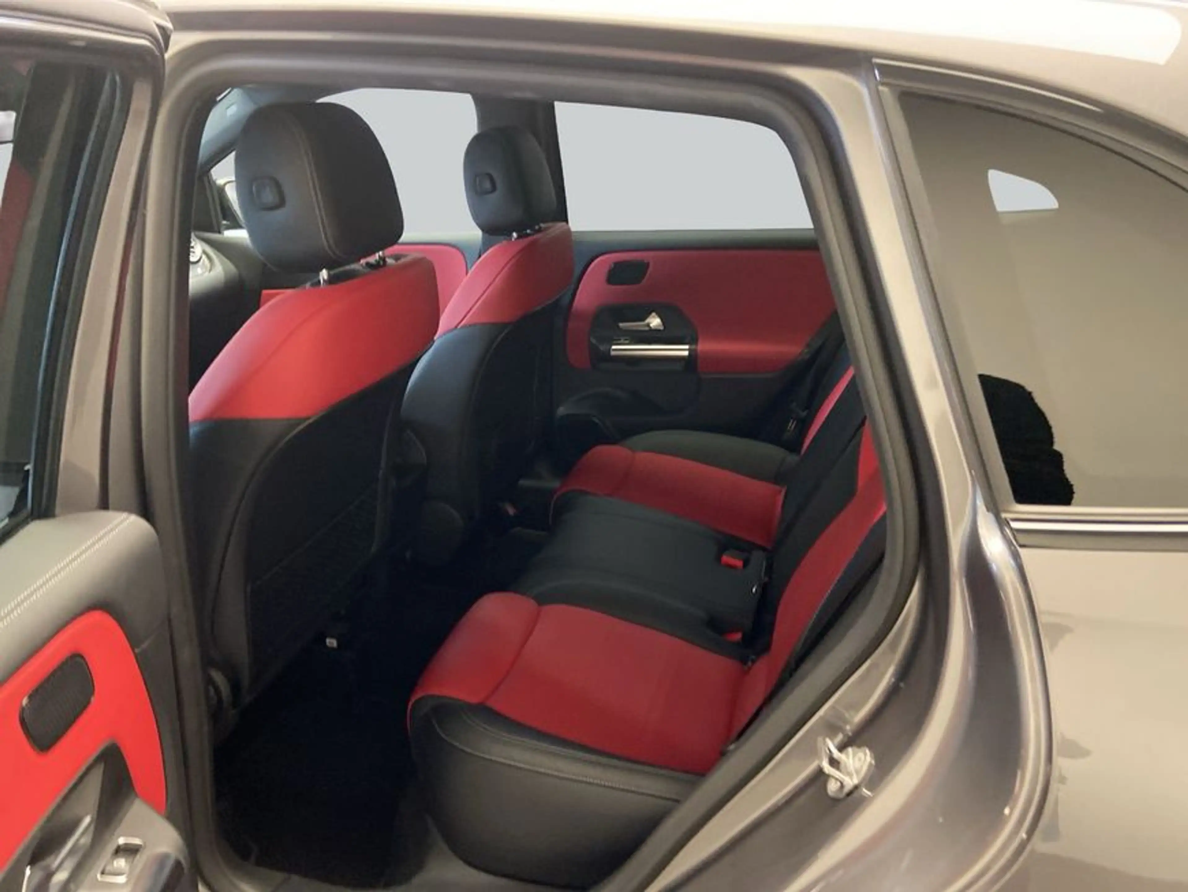 Mercedes-Benz B 250 B-Klasse — photo 11