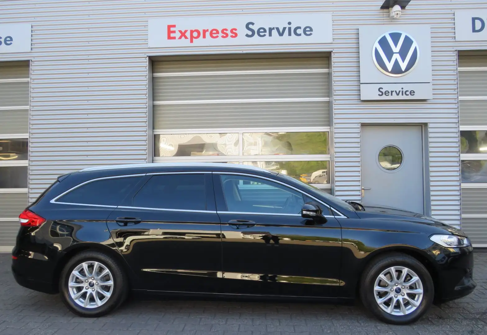 Ford Mondeo 1.5 EcoBoost  Business Edition Zwart - 1