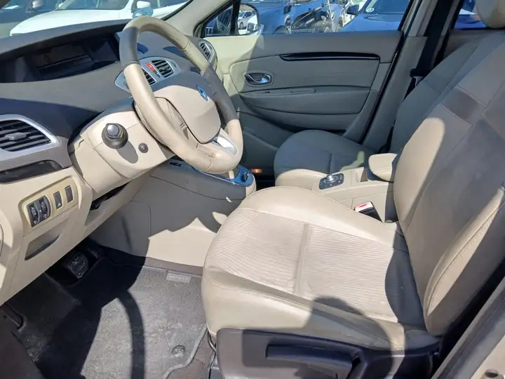 Renault Grand Scénic 2009, foto 11