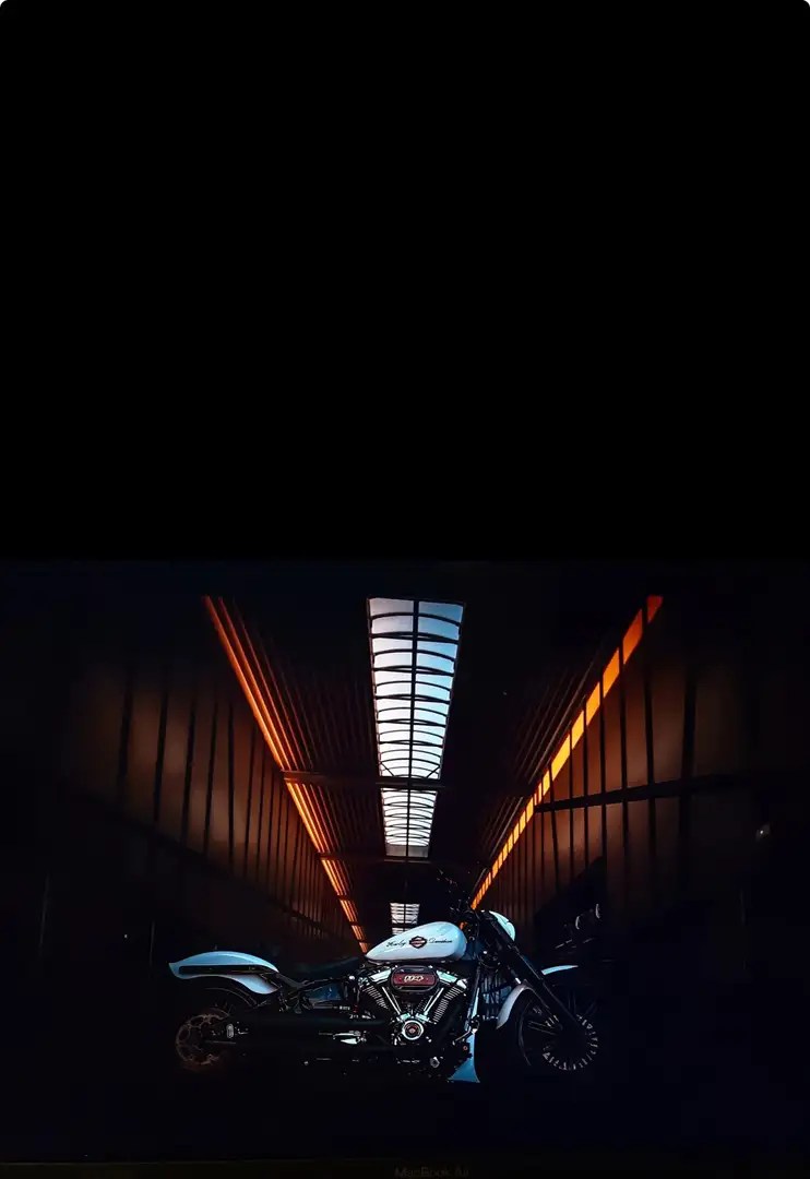 Harley-Davidson Breakout Bílá - 2