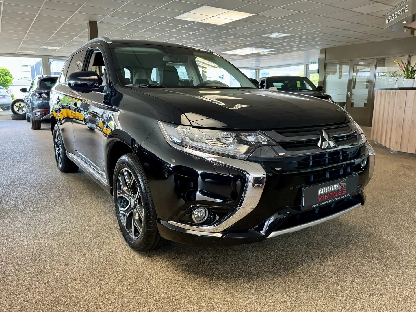 Mitsubishi Outlander 2.0 PHEV Executive Edition 360 Camera,Navi,18inch Zwart - 2