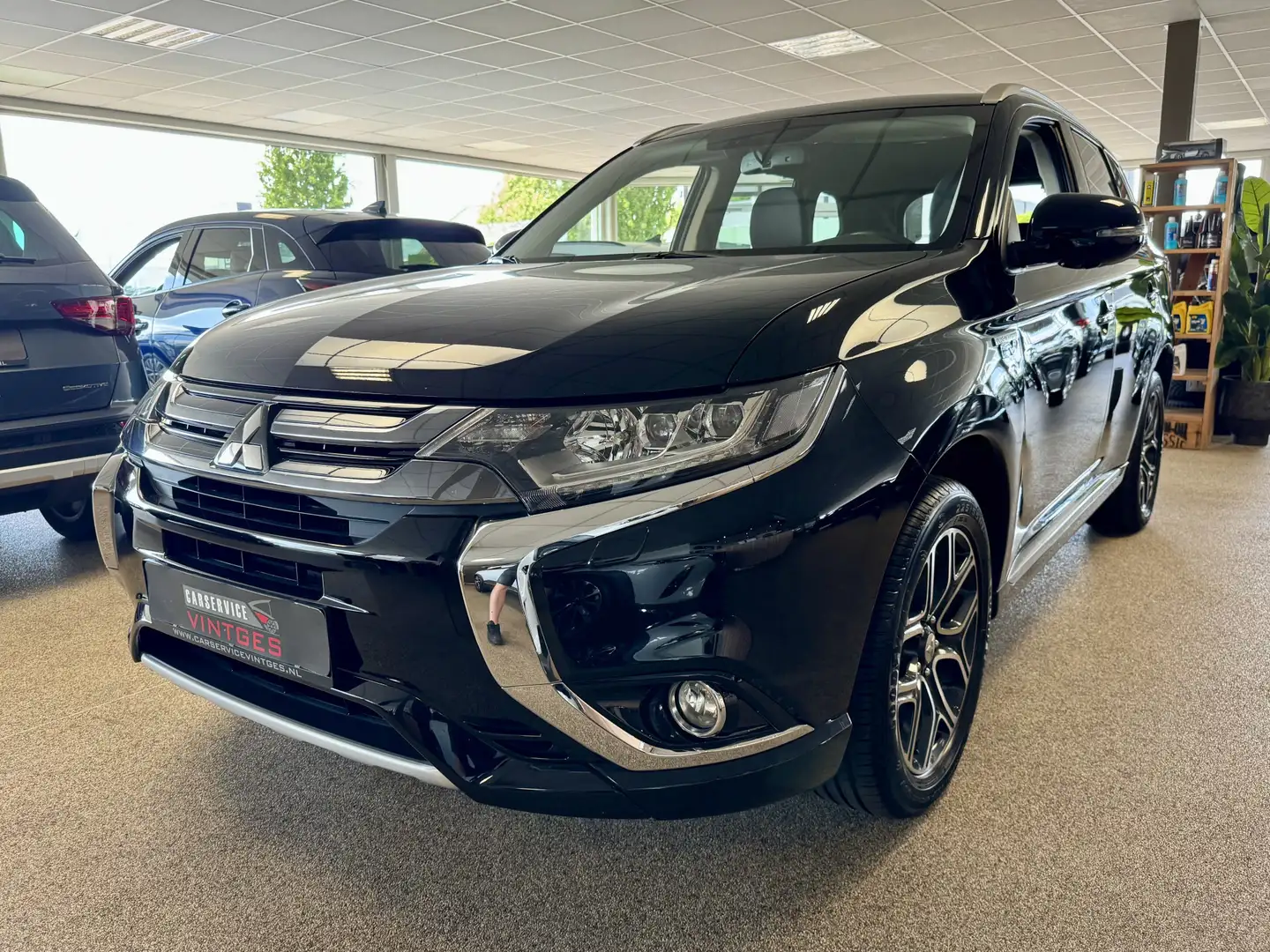 Mitsubishi Outlander 2.0 PHEV Executive Edition 360 Camera,Navi,18inch Zwart - 1