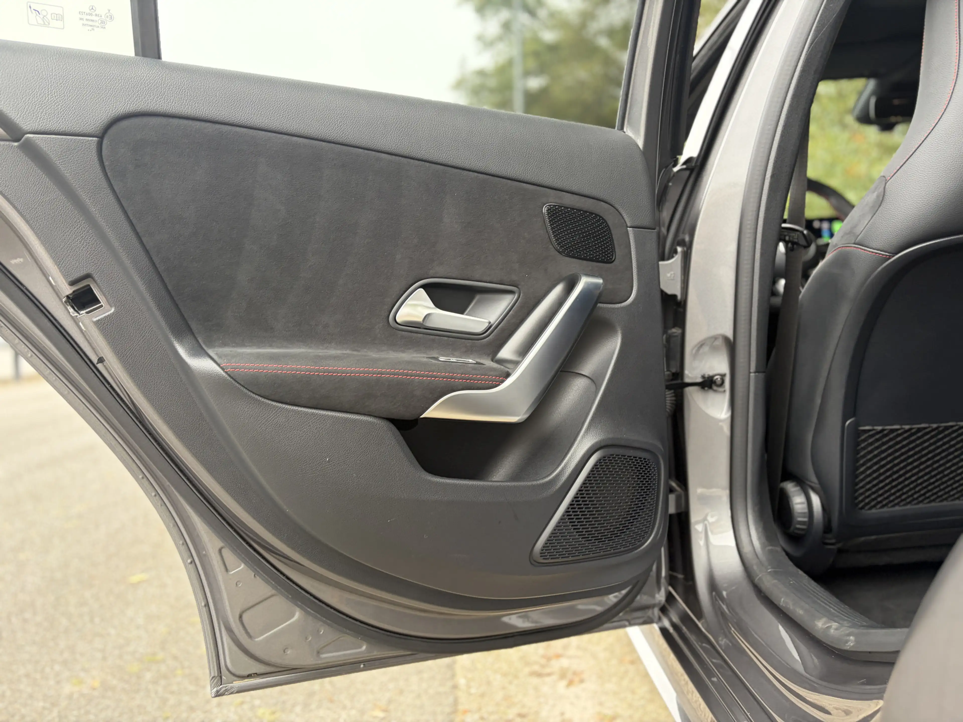 Mercedes-Benz A 250 e AMG Line Panoramadak — photo 50