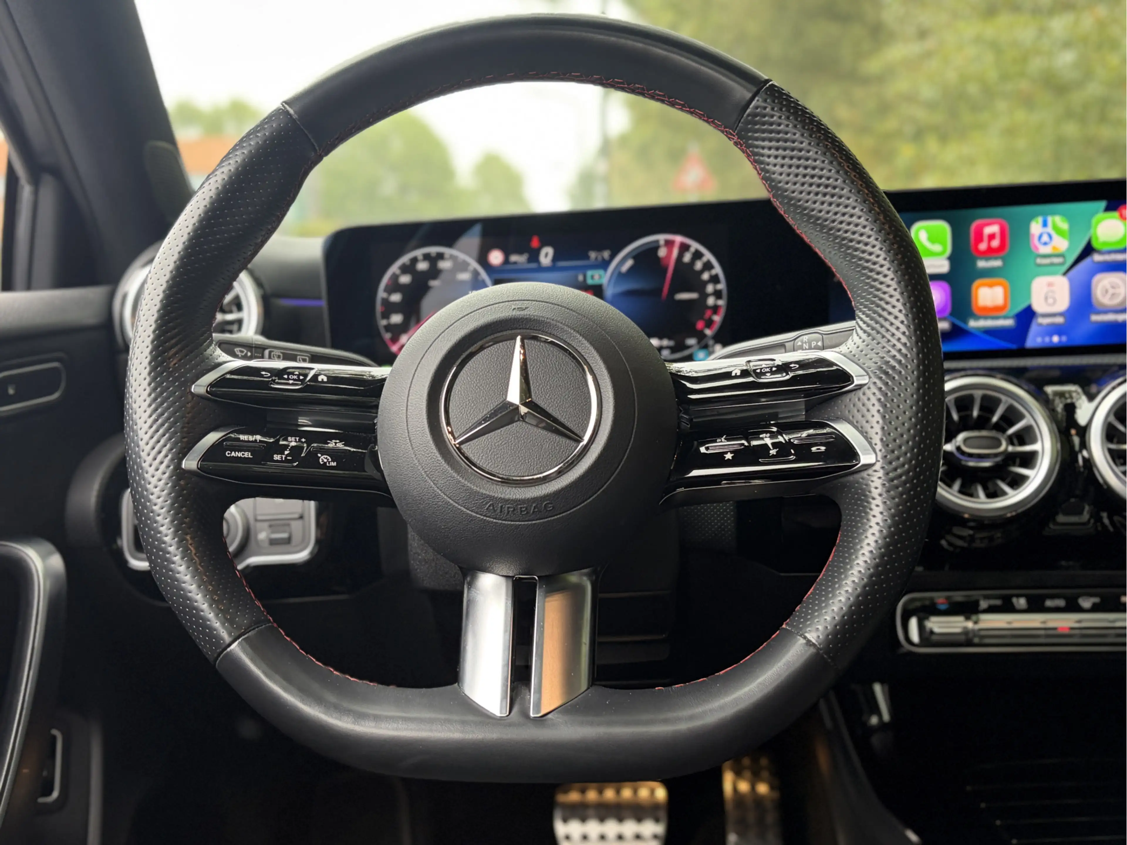 Mercedes-Benz A 250 e AMG Line Panoramadak — photo 14