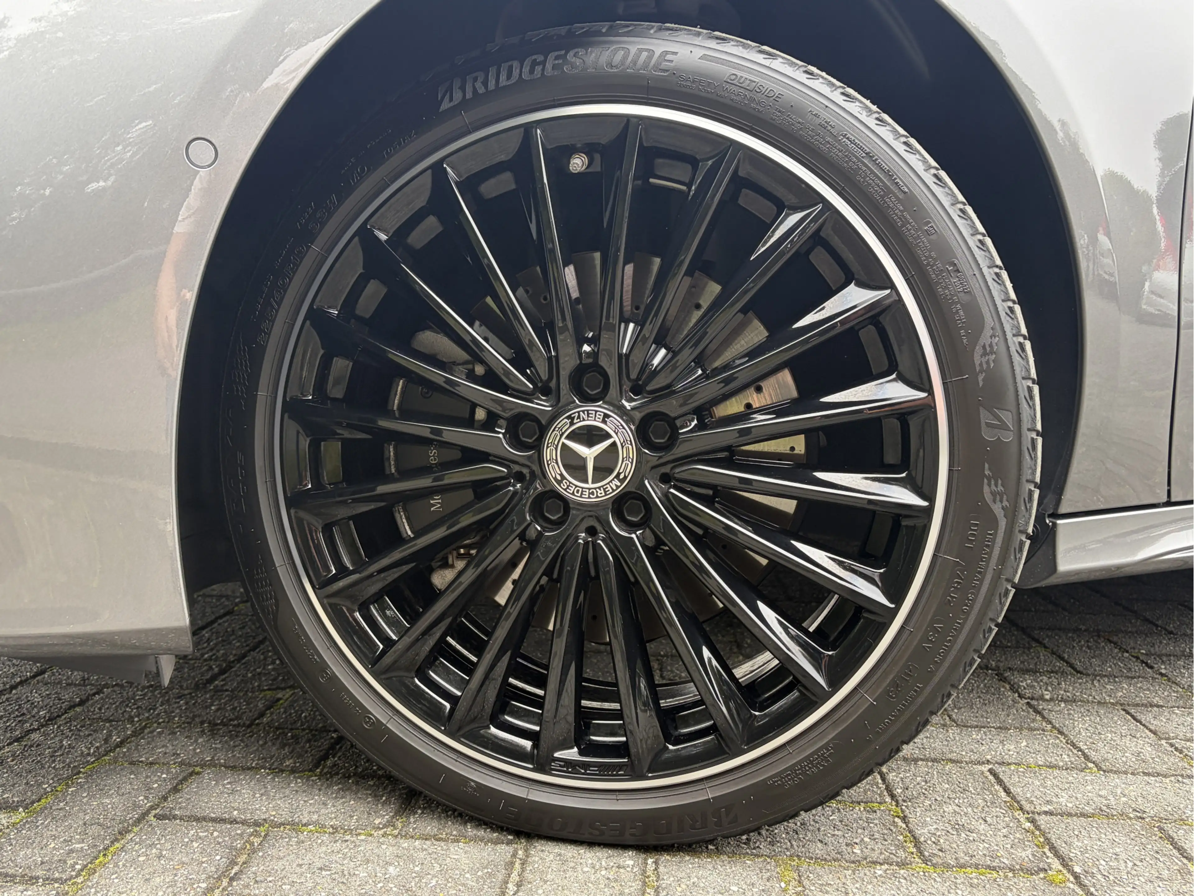 Mercedes-Benz A 250 e AMG Line Panoramadak — photo 32