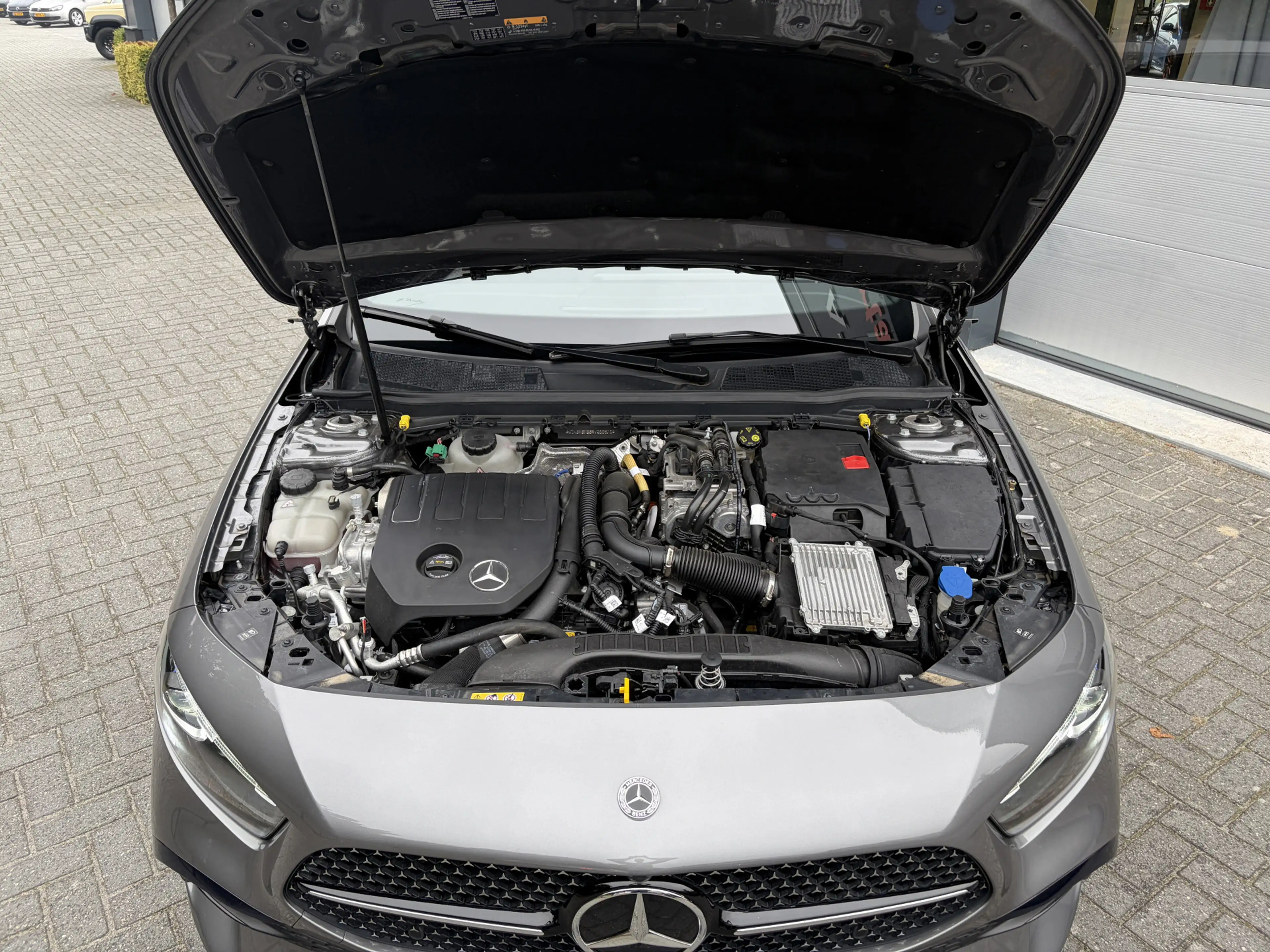 Mercedes-Benz A 250 e AMG Line Panoramadak — photo 39