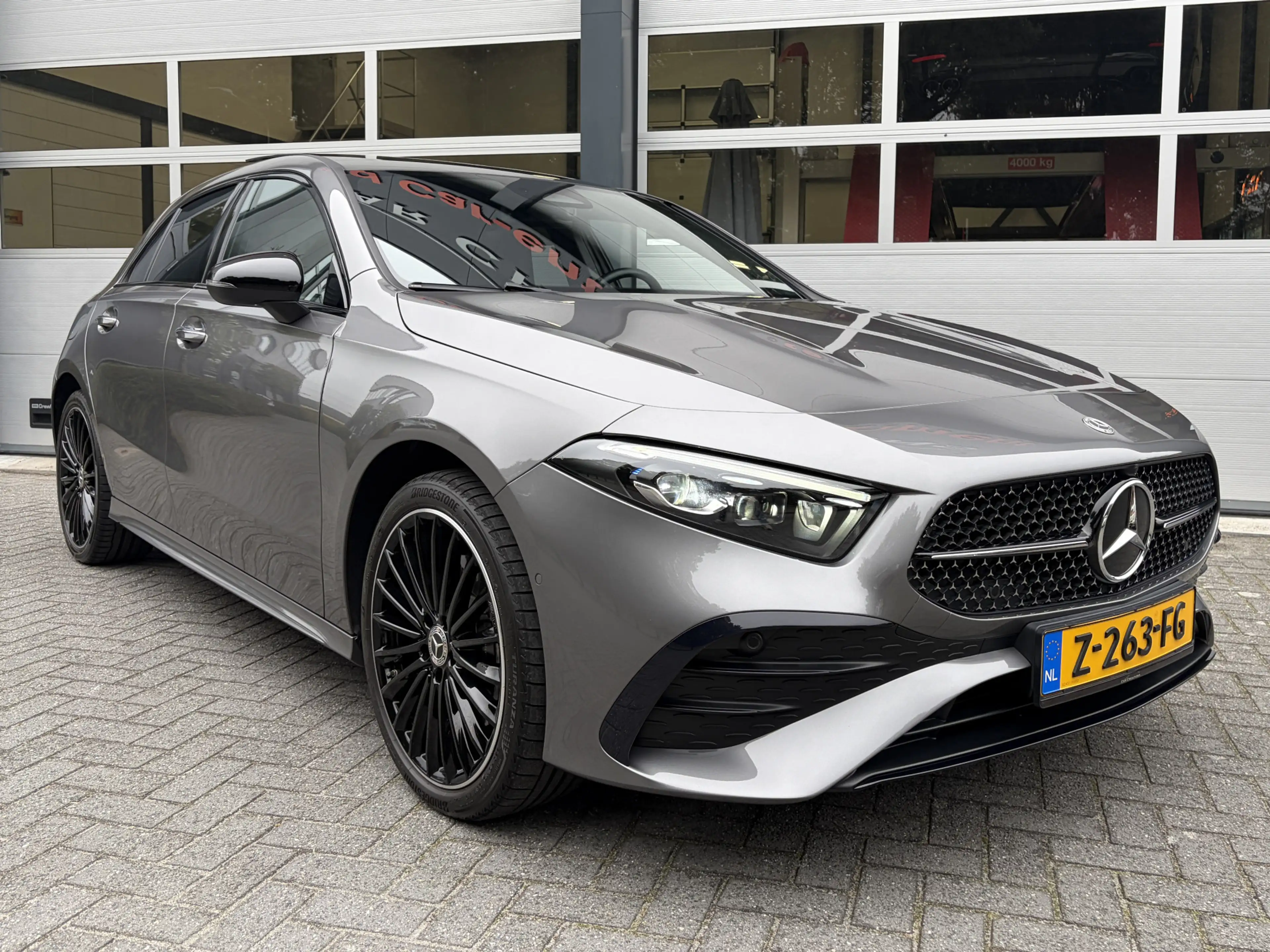 Mercedes-Benz A 250 e AMG Line Panoramadak — photo 3