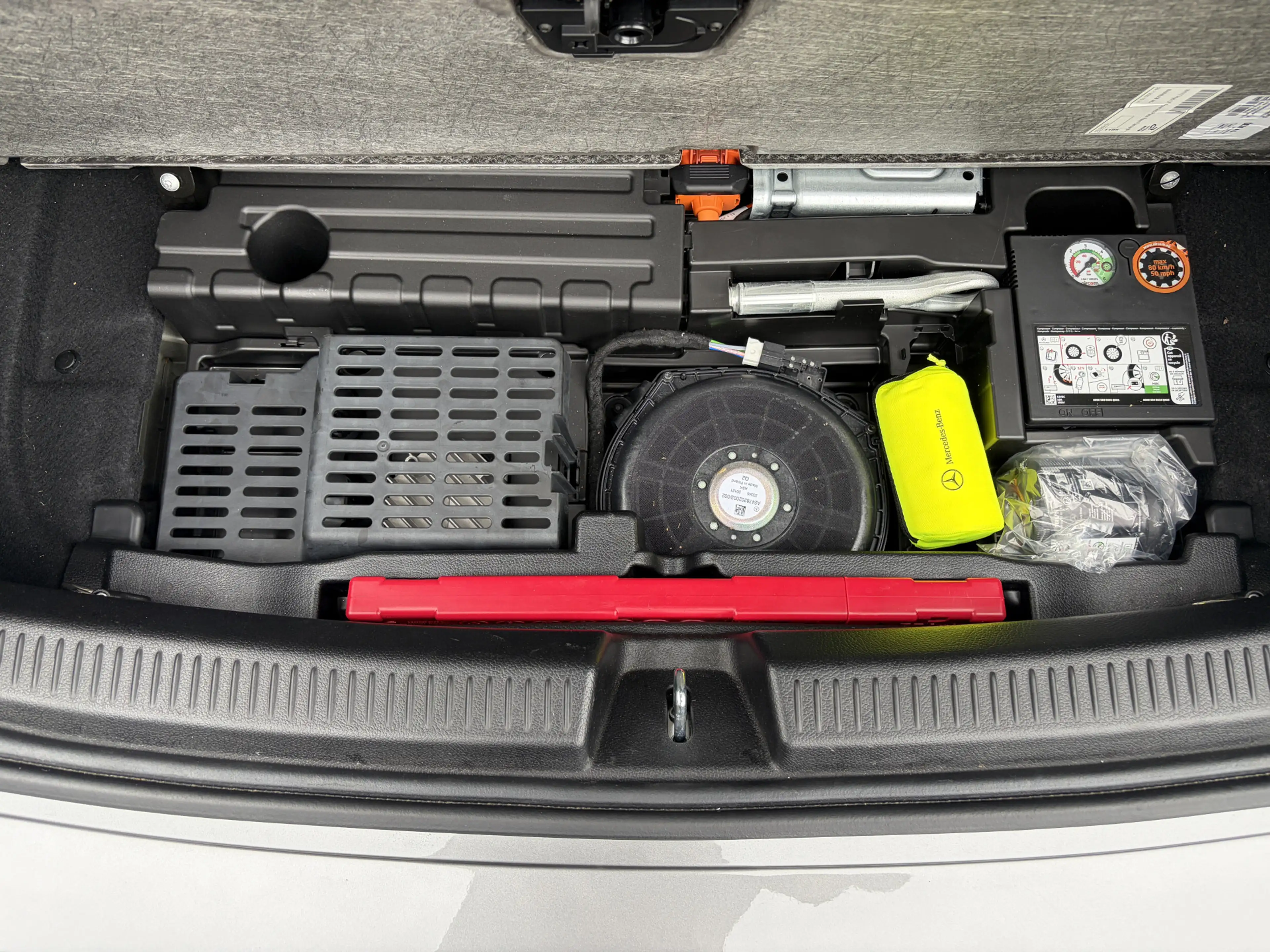 Mercedes-Benz A 250 e AMG Line Panoramadak — photo 36