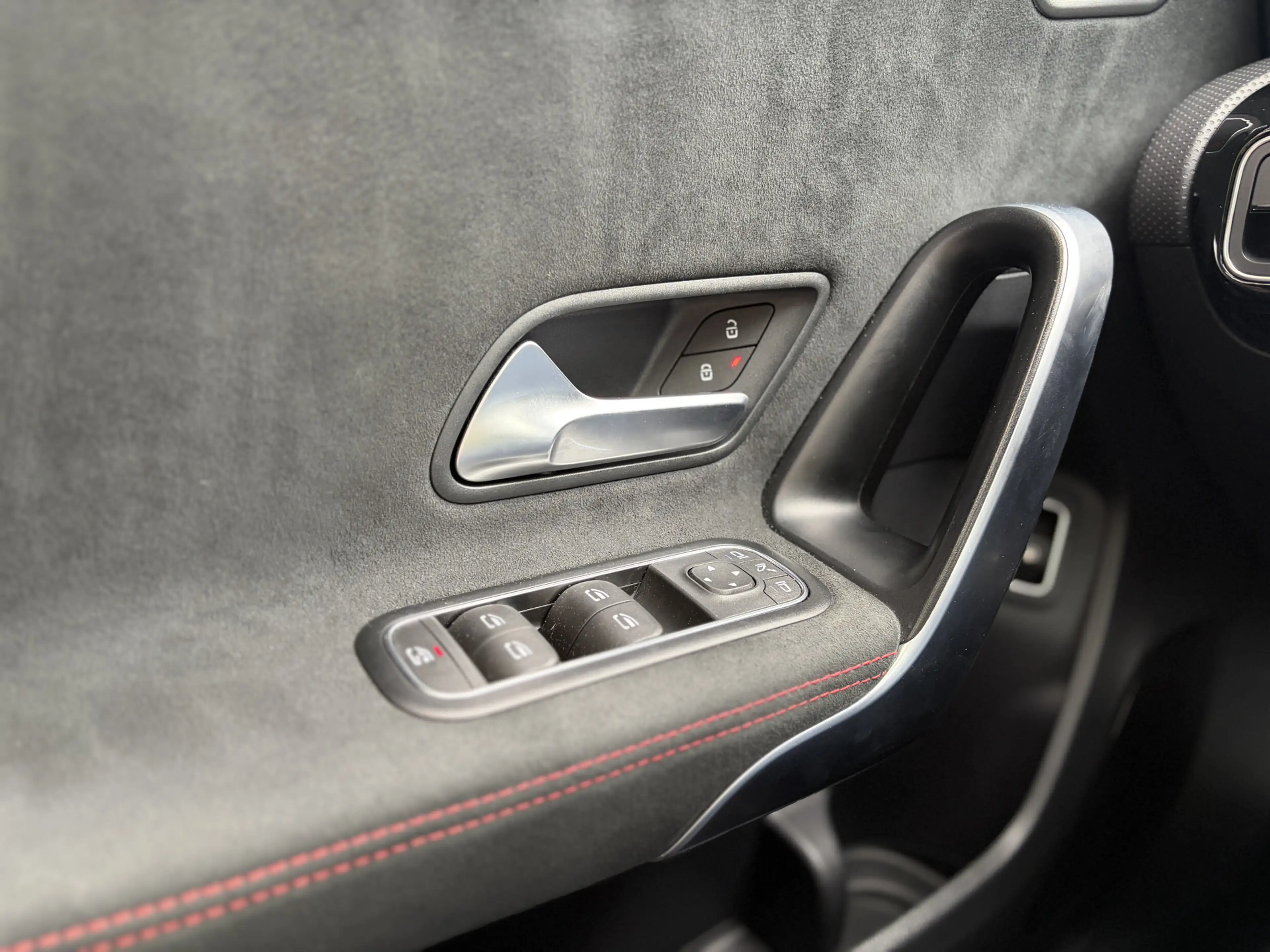 Mercedes-Benz A 250 e AMG Line Panoramadak — photo 15