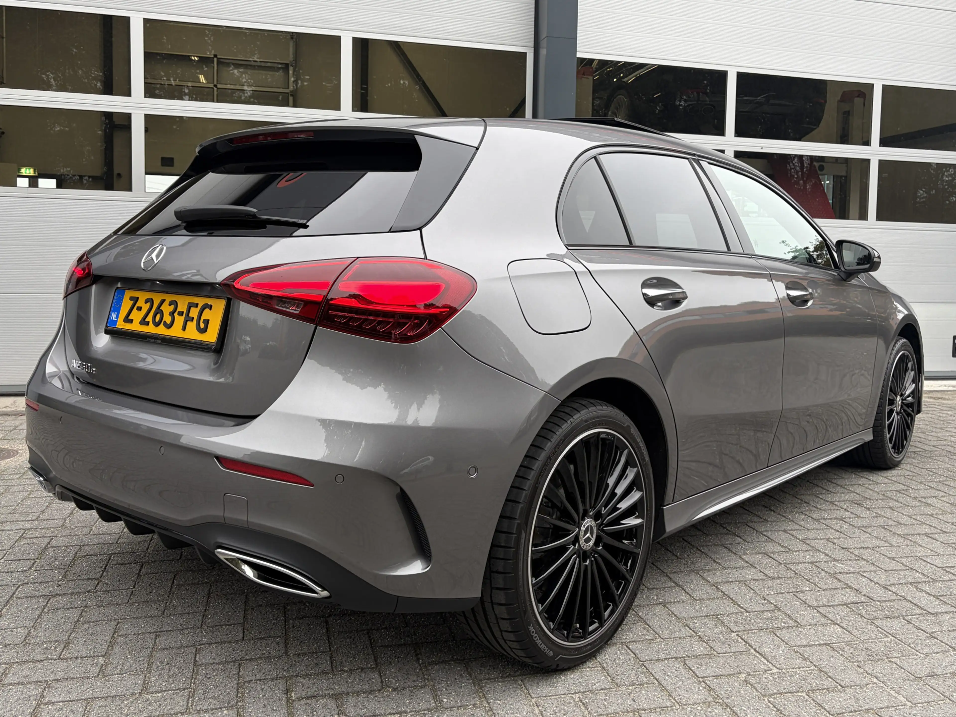 Mercedes-Benz A 250 e AMG Line Panoramadak — photo 37