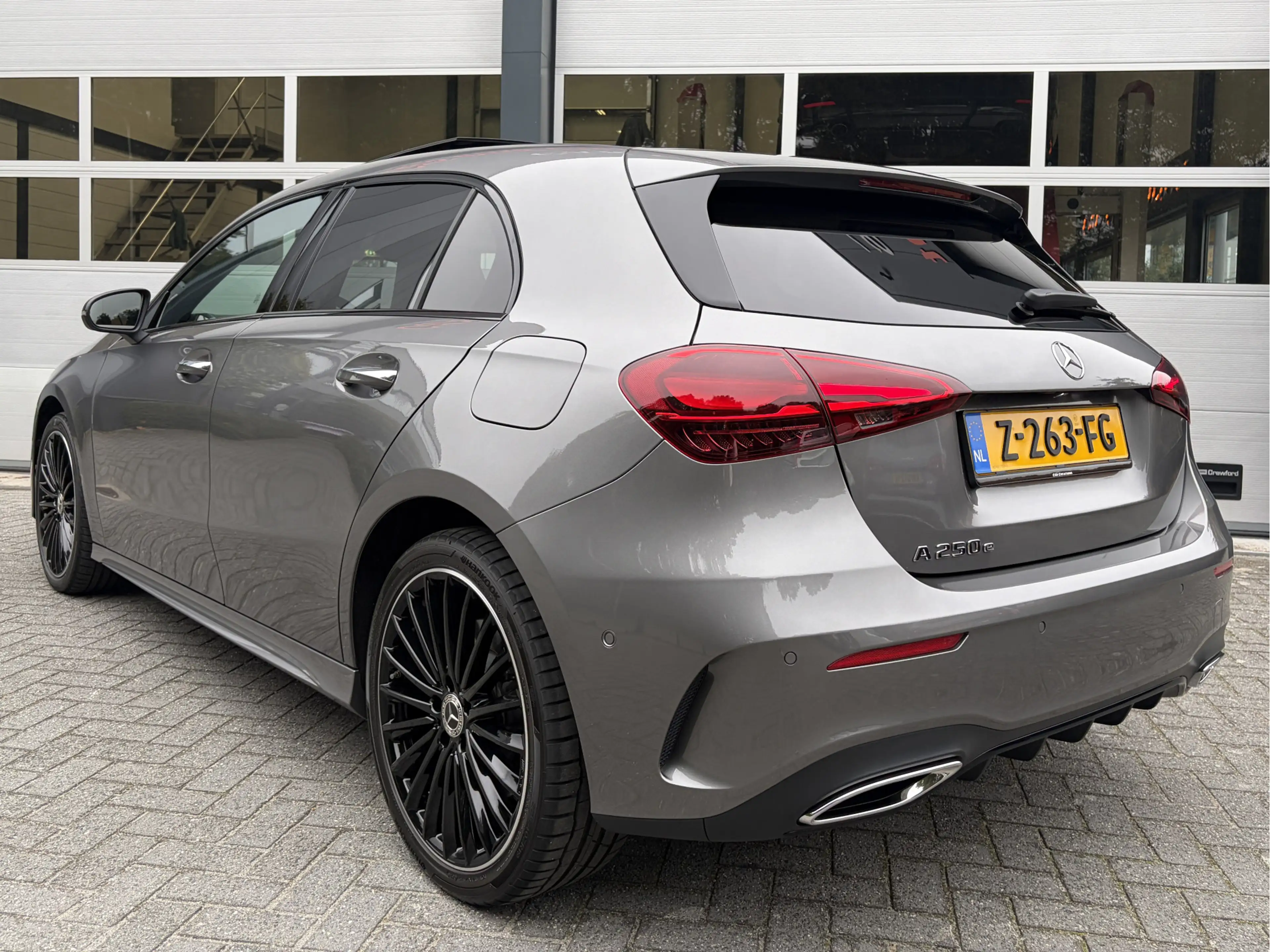 Mercedes-Benz A 250 e AMG Line Panoramadak — photo 34