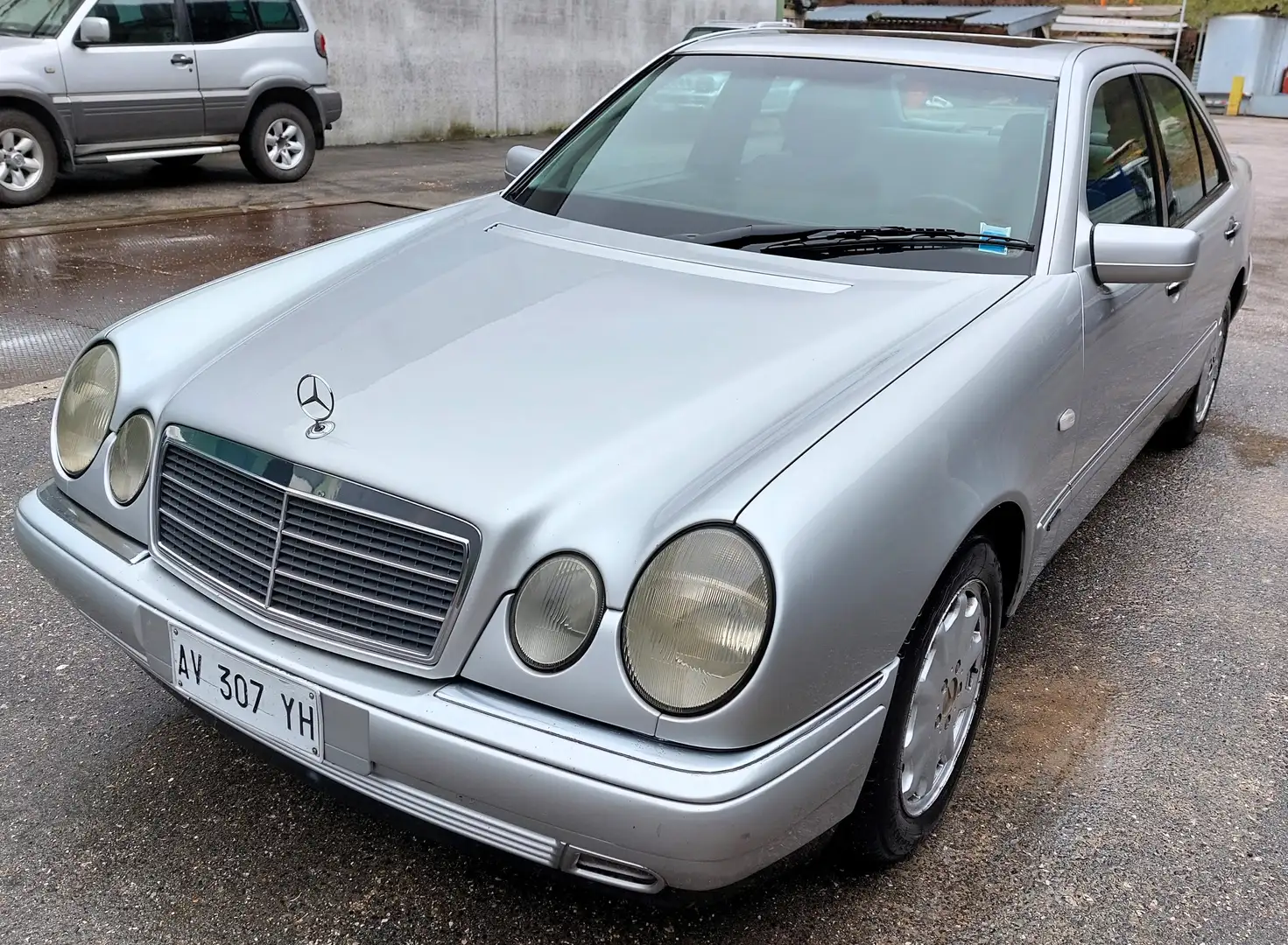 Mercedes-Benz E 300 Сірий - 2