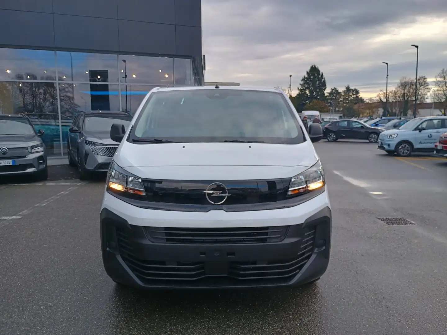 Opel Vivaro 2.0 Diesel 145cv M 3 Posti KM ZERO bijela - 2