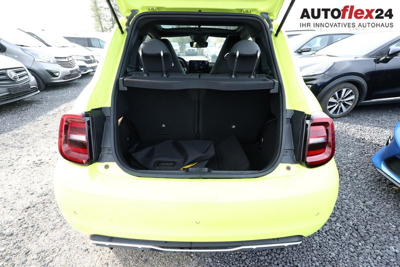 Abarth 500e Turismo 42 kWh LED Pano Nav JBL SHZ Kam PDC 114... — photo 10