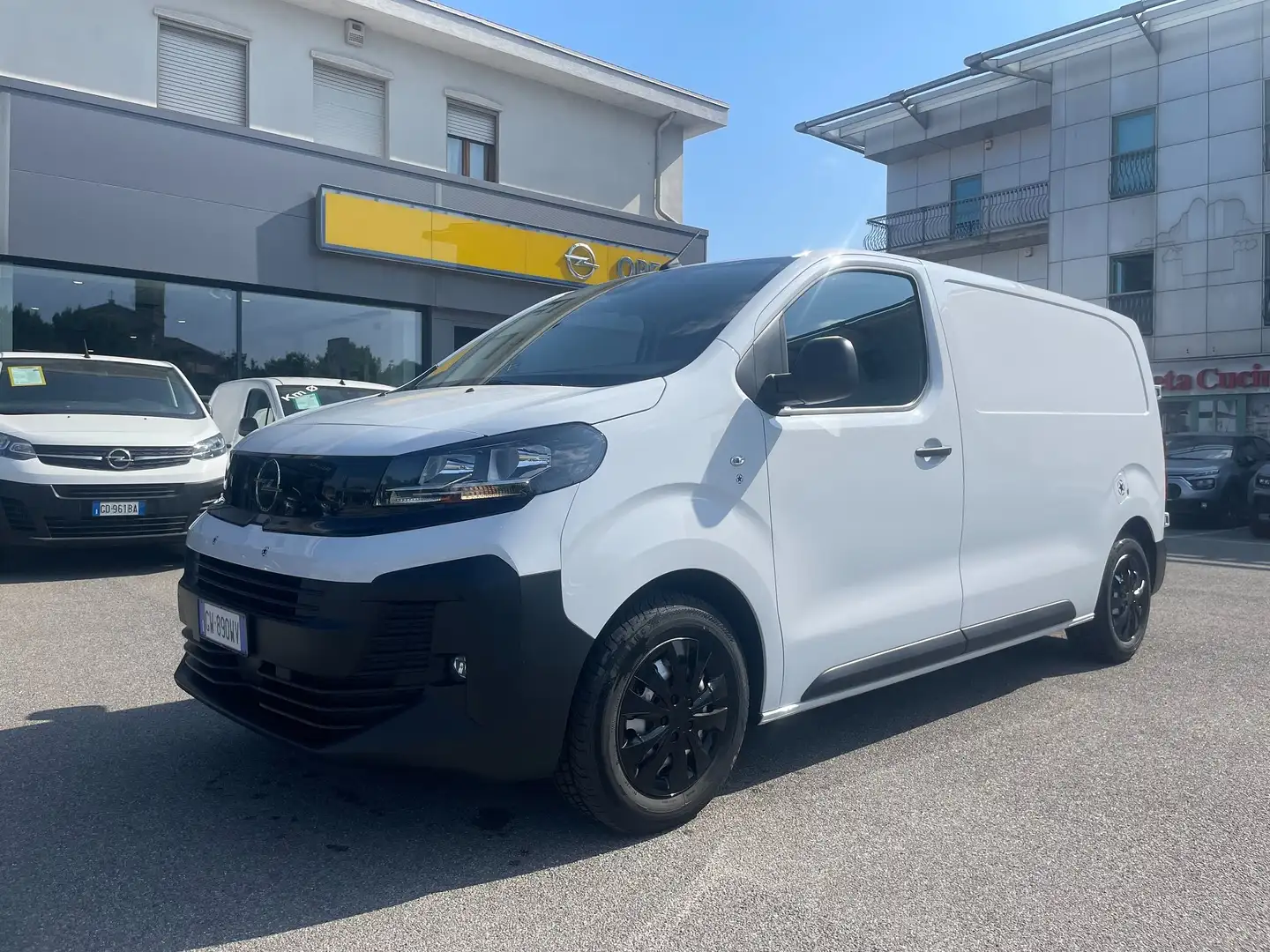 Opel Vivaro CARGO 1.5 120CV L2H1 *KM2200* *IVAINCLUSA* Bianco - 2