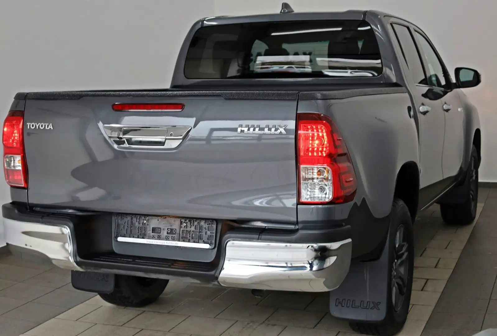 Toyota Hilux 2.8 D-4D Comfort DOKA,150kW,Kamer,CarPlay Grey - 2