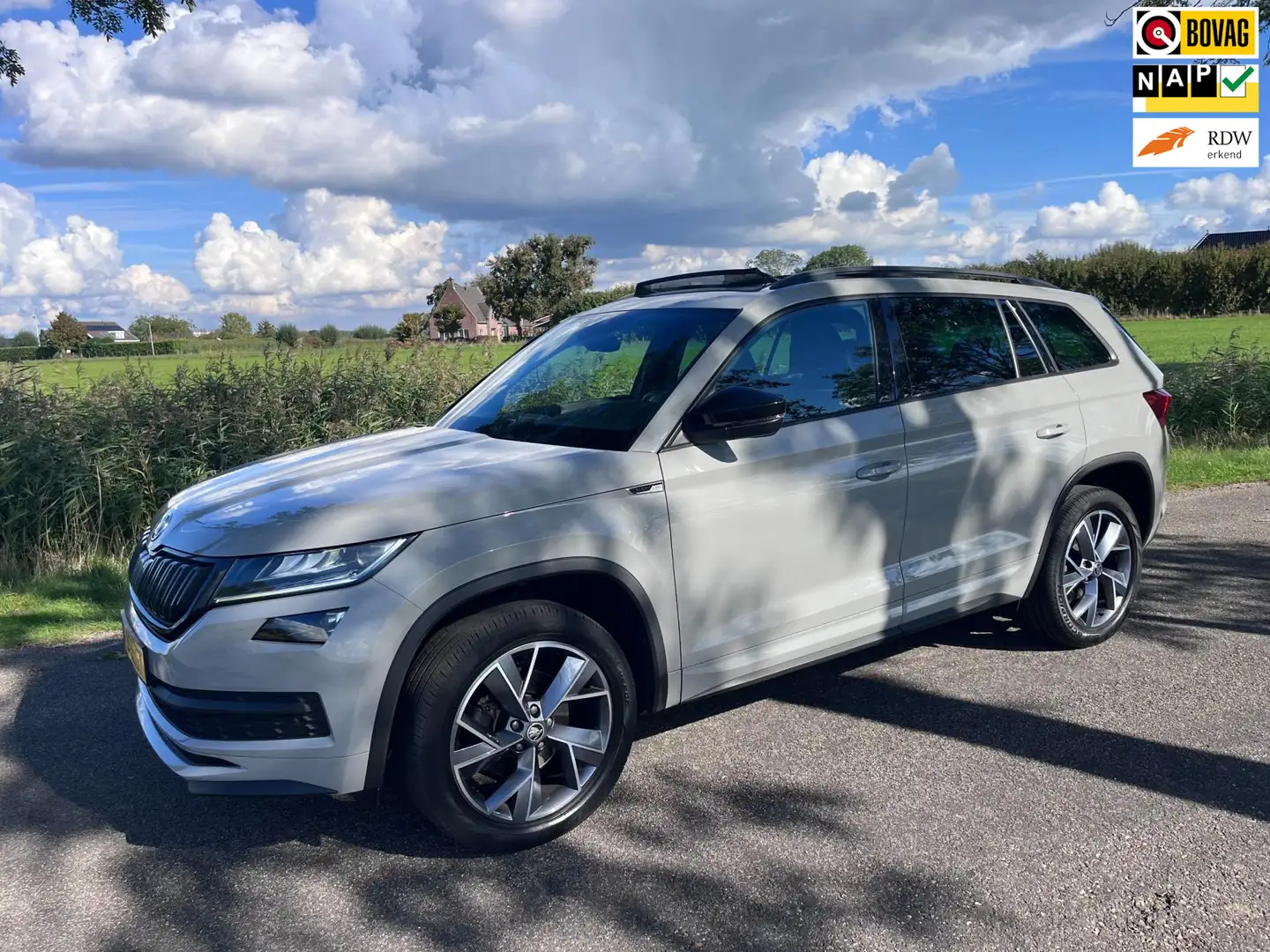Skoda Kodiaq 1.5 TSI Sportline Business, pano, 1e eigenaar Grijs - 1