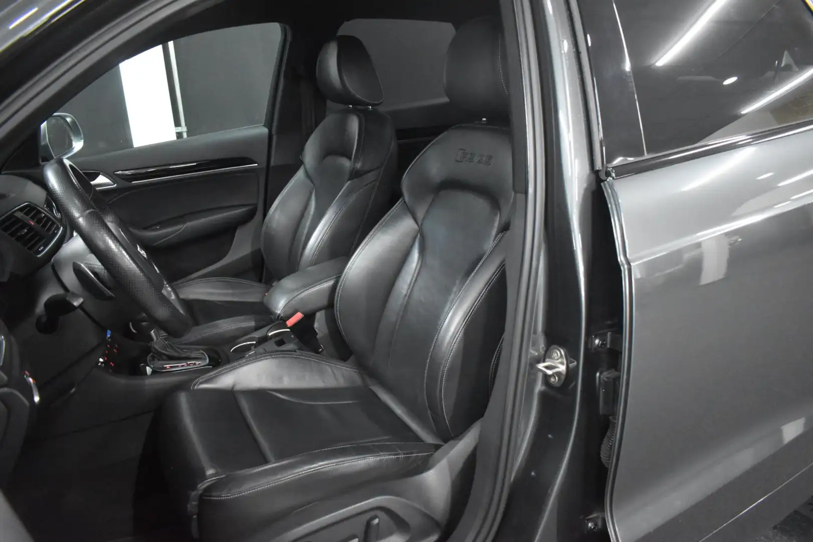 Audi RS Q3 2.5 TFSI quattro 310pk | BOSE | PDC | LEDER | NAVI Grijs - 2