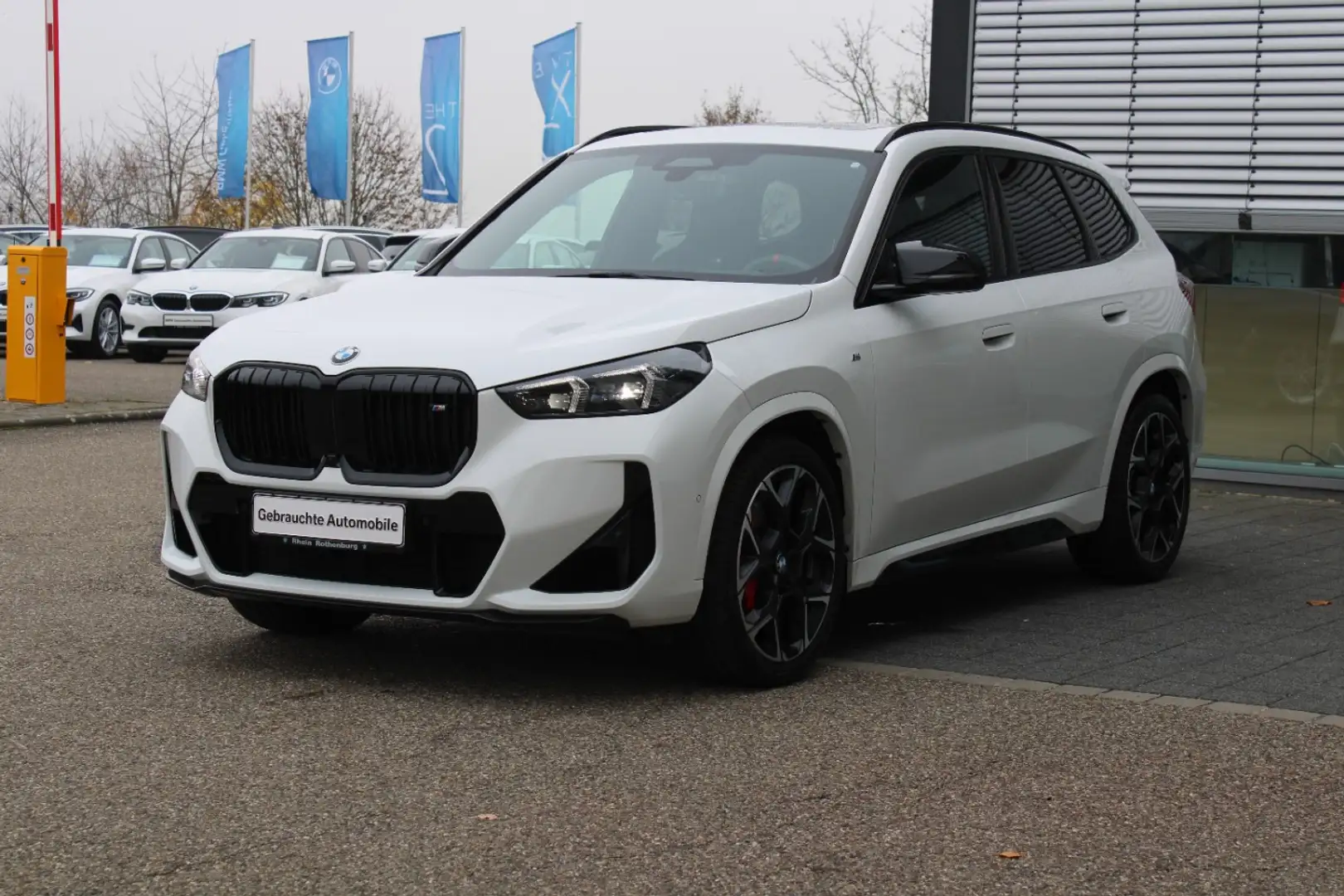 BMW X1 M35i xDrive M Sport Pro Pano Cam HeadUp ACC Blanc - 1