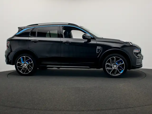 Lynk & Co 01 view 25