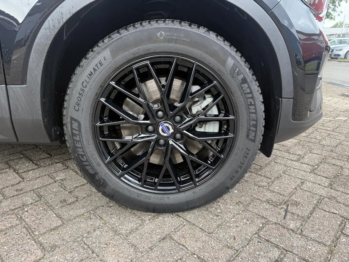 Volvo XC40 1.5 T4 Plug-in hybrid 211PK l Leder l Trekhaak Zwart - 2
