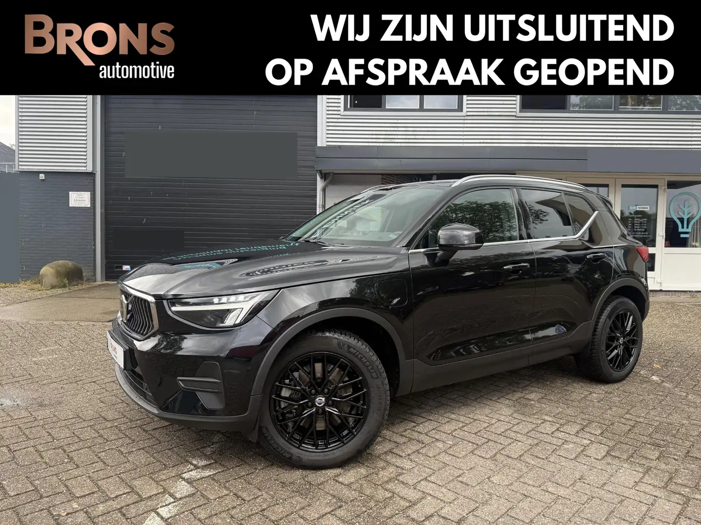 Volvo XC40 1.5 T4 Plug-in hybrid 211PK l Leder l Trekhaak Zwart - 1