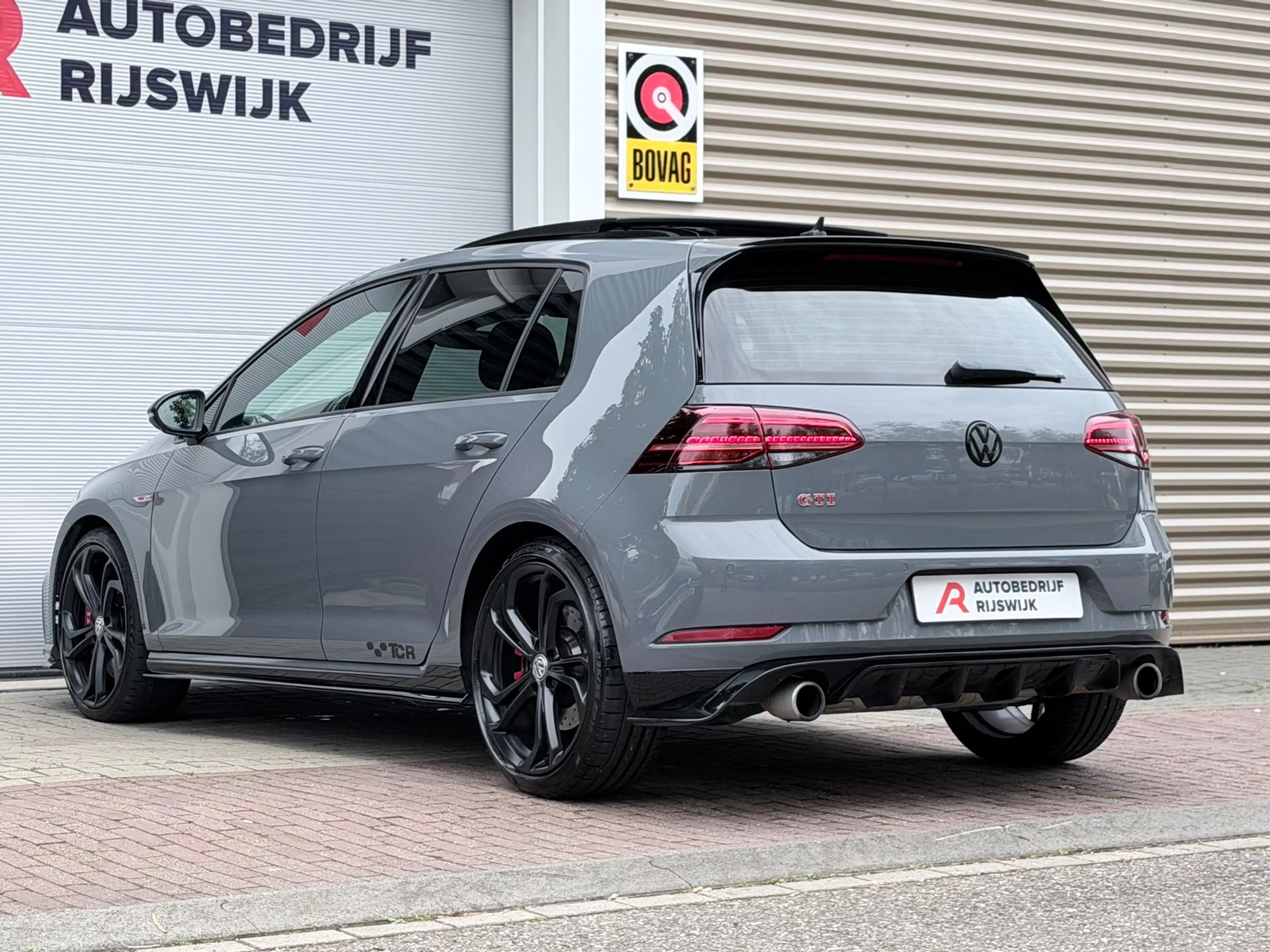 Volkswagen Golf GTI 2.0 TSI TCR Pano/Keyless/Camera — photo 8