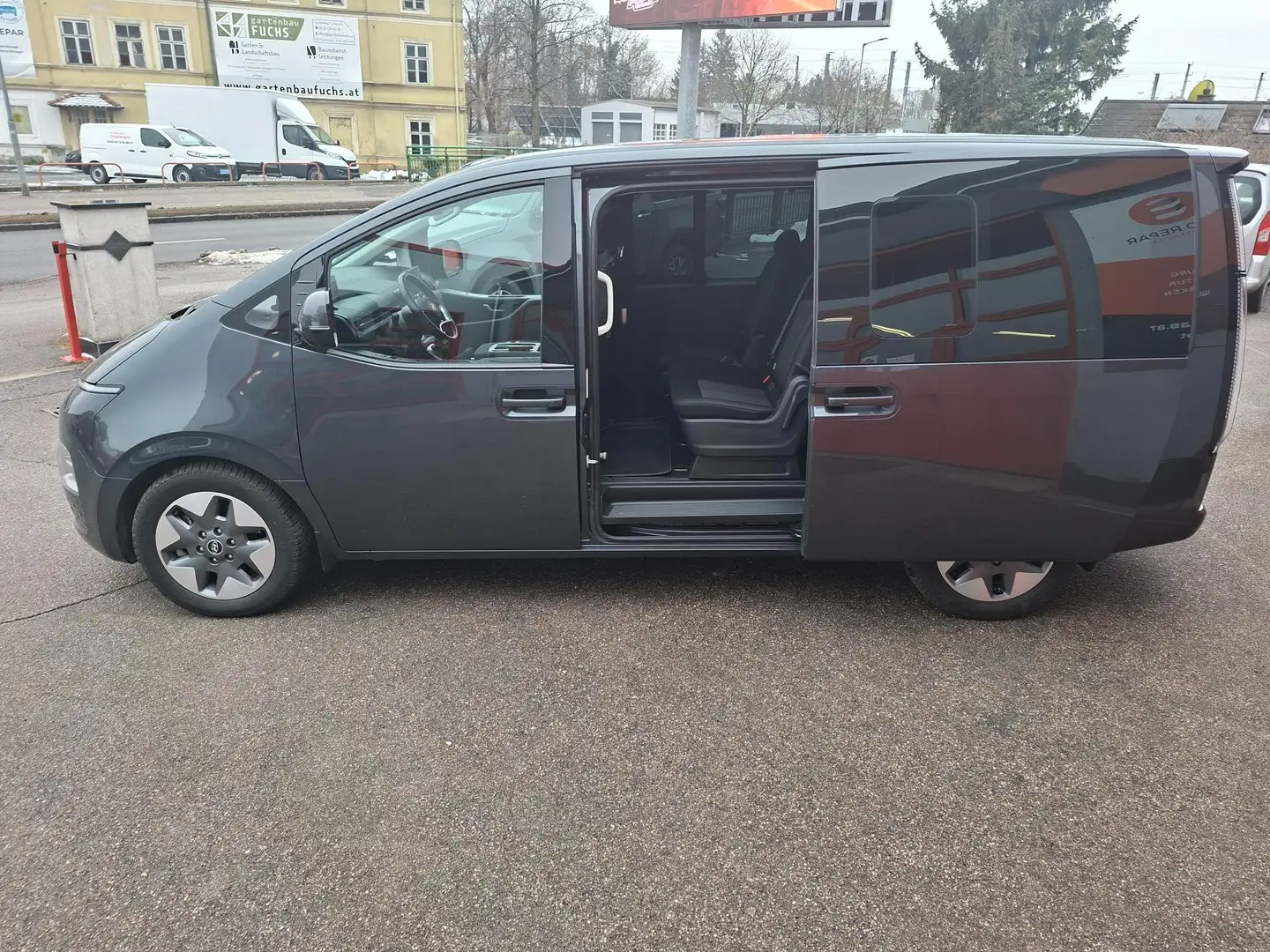 Hyundai STARIA Trend Line 2.2 CRDi 4WD/Automatik *AHV1500KG* Grau - 2