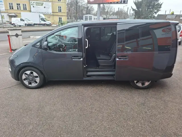 Hyundai STARIA Trend Line 2.2 CRDi 4WD/Automatik *AHV1500KG* Ansicht 2