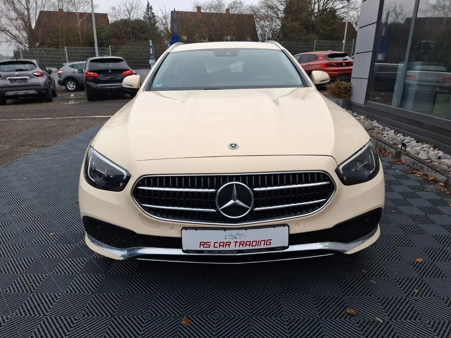 Mercedes-Benz E 220 d 220d*R-Kam*Alu*1-Hand*TOP Zustand*147kw* Beige - 2