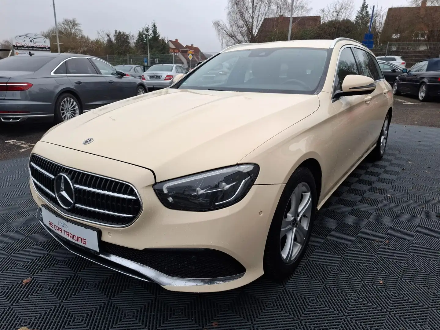 Mercedes-Benz E 220 d 220d*R-Kam*Alu*1-Hand*TOP Zustand*147kw* Beige - 1