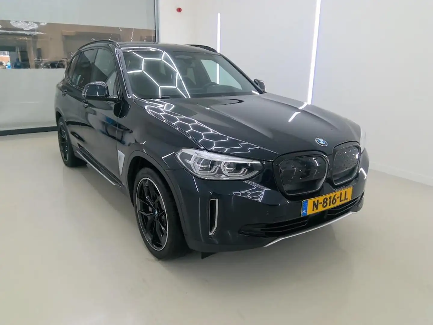 BMW iX3 High Executive 80 kWh | SOH 98% | Panoramadak | Sh Zwart - 2
