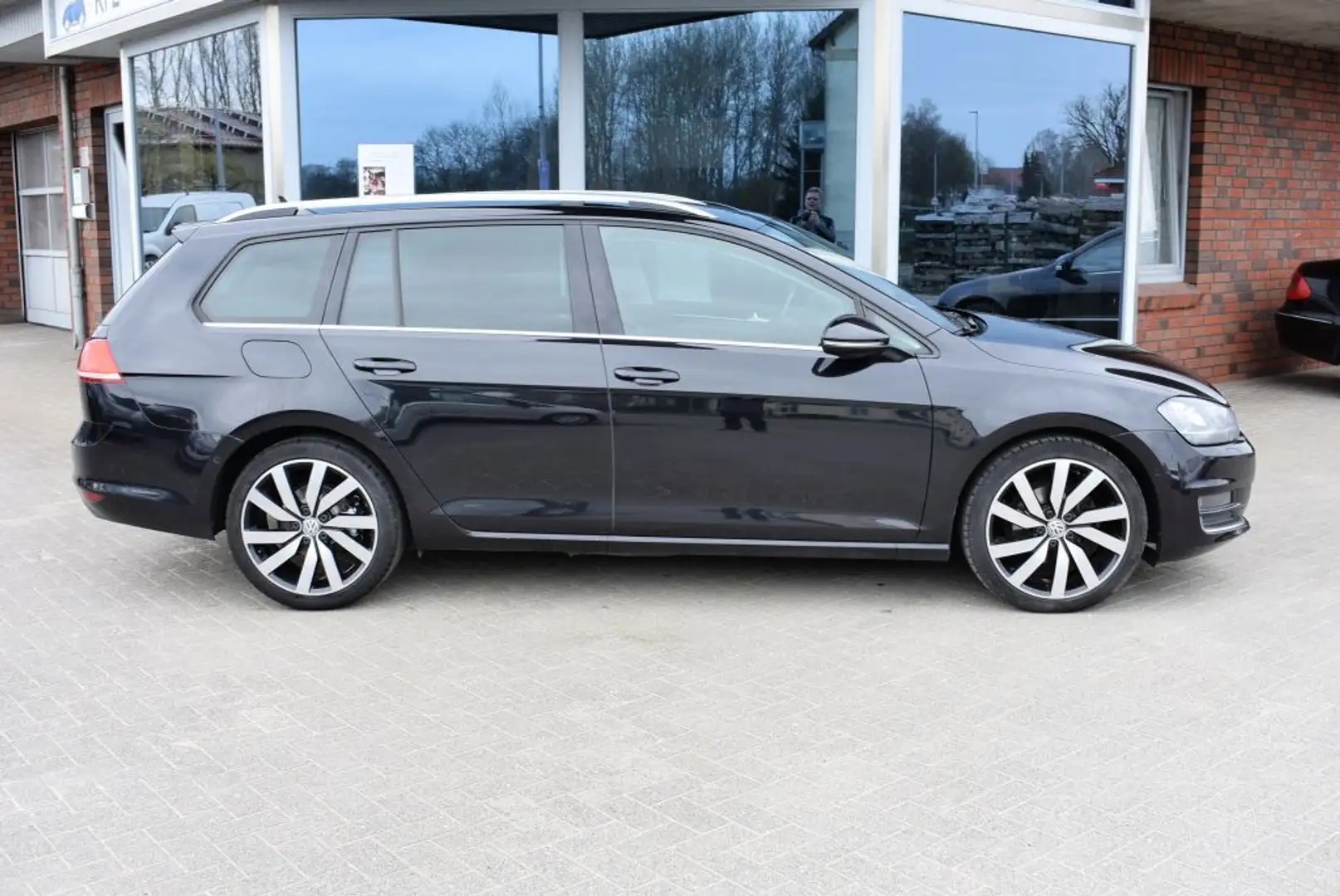 Volkswagen Golf Variant 2.0 TDI BMT Highline Bi-Xenon Teilleder Navi Alu S Schwarz - 2